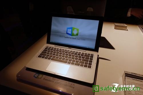 华硕2014 CES展推出TransformeBook Duet TD300