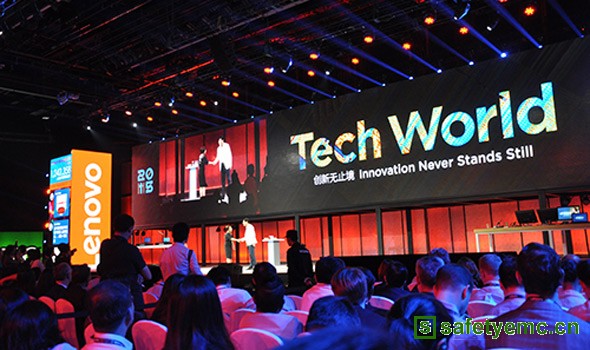 联想在Techworld大会发布魔幻屏、智能投影手机