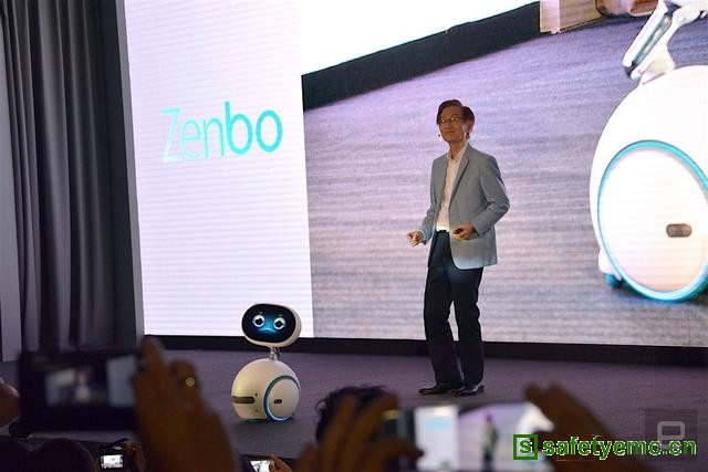 华硕在台北电脑展上推出家庭智能机器人ZenBo